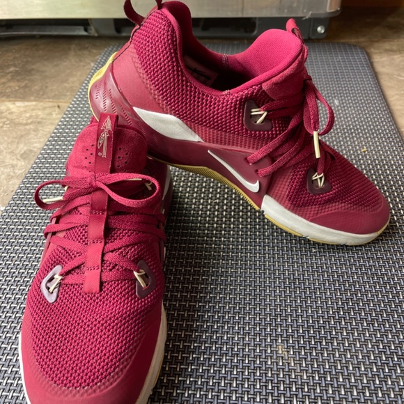 Nike Shoes for Men - Picture 2 of 6